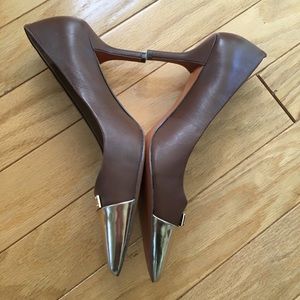 Coach brown heels with gold toe and plate